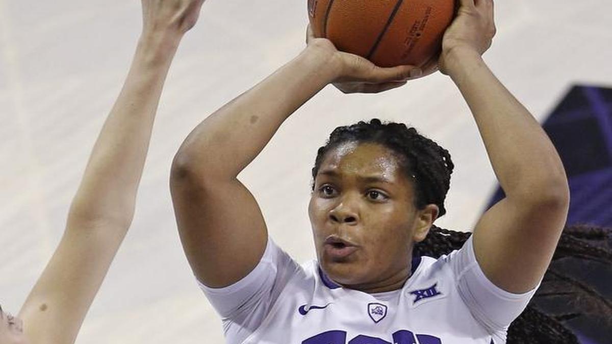 TCU’s Veja Hamilton (3) shoots over Kansas State’s Kaylee Page during last month’s game at TCU.