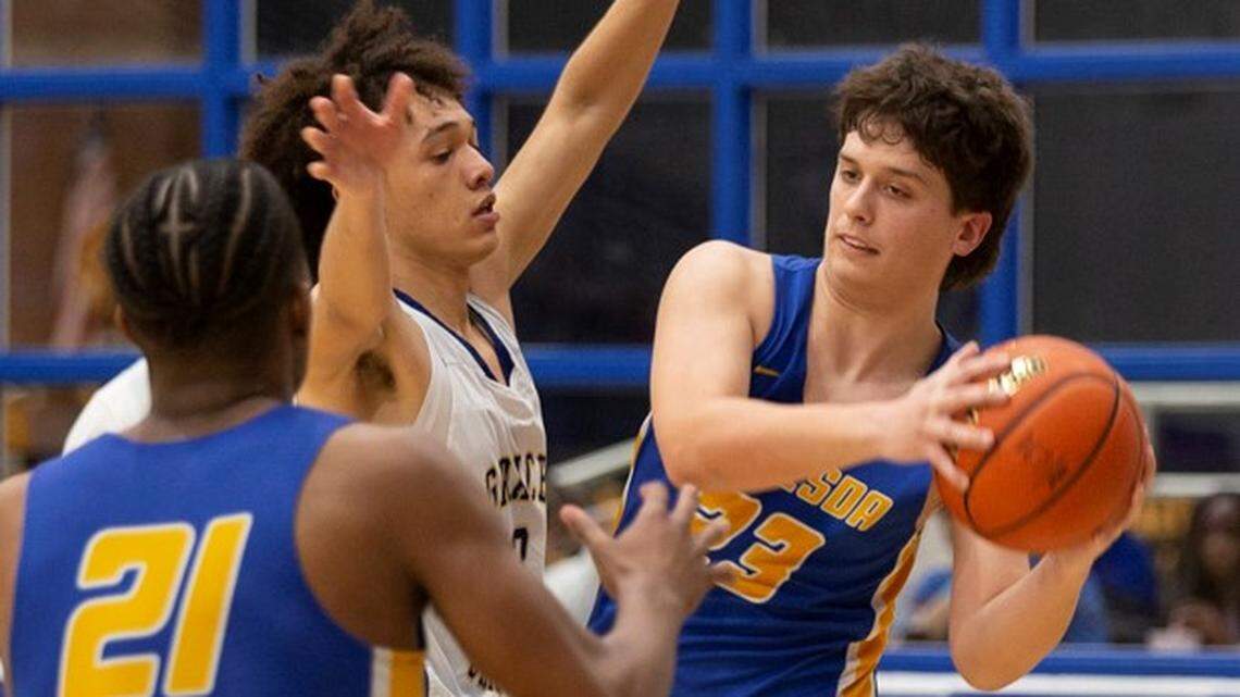 Bethesda Christian’s Eli Owen, right, looks for help from Kevin Thornton, left, against Houston Grace Christian in the TAPPS Class 2A state title game on Thursday, February 23, 2023 at Robinson High School in Robinson, TX.