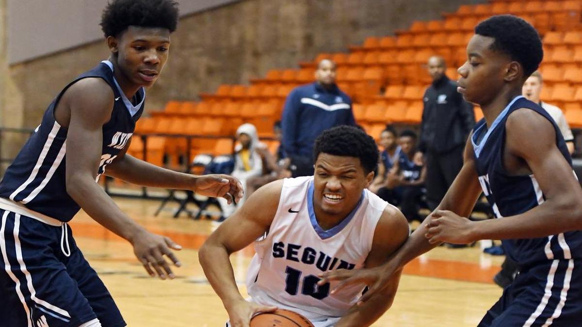 Seguin’s Kannon Jones (10) draws defensive covereage from Wyatt’s Wesley Gardner, left, and Traylynn Spencer, Dec. 29, 2016 at the Fort Worth ISD Classic Boys Basketball Tournament at the Wilkerson-Greines Activity Center.