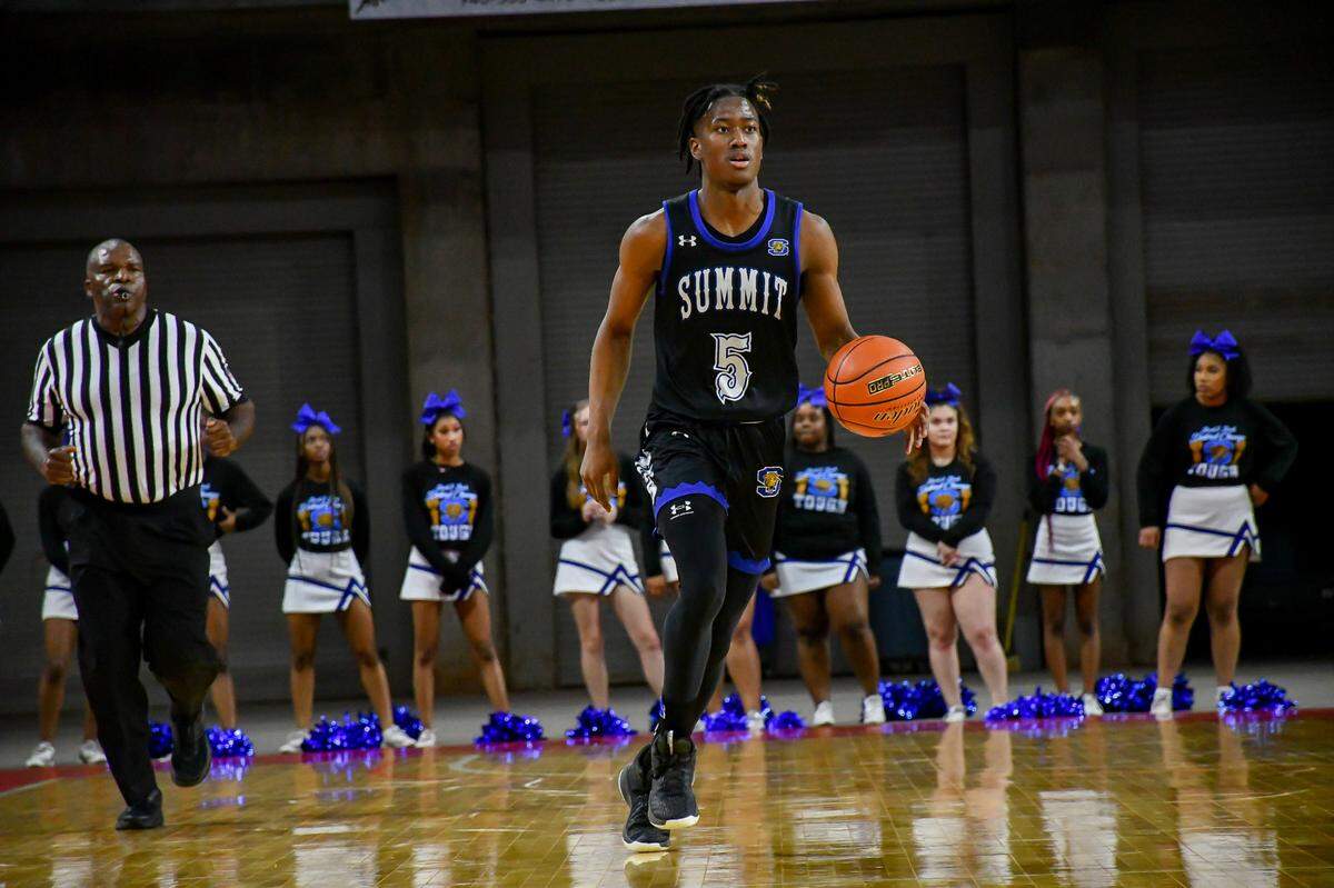 Mansfield Summit’s David Terrell dribbles the ball up court against Amarillo in a Class 5A Region I semifinal on Friday, March 3, 2023 at the Yeager Coliseum in Wichita Falls, Texas.