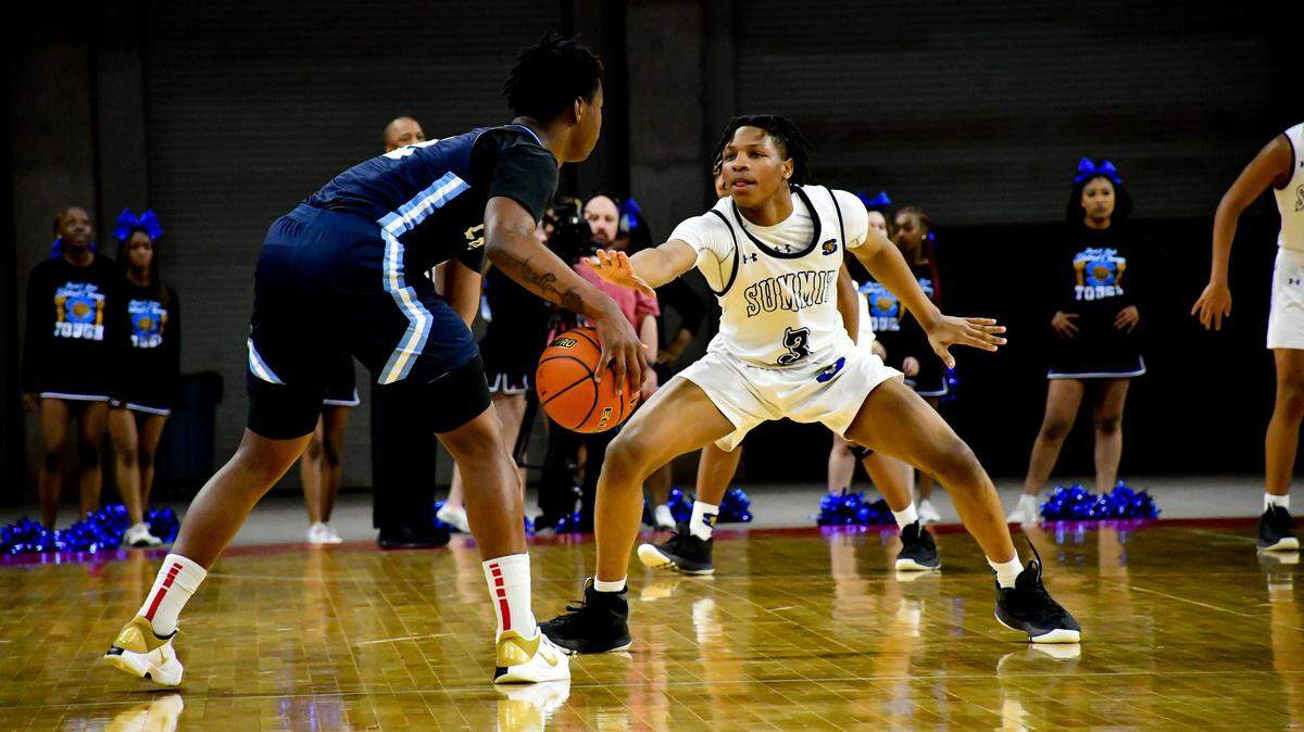 Mansfield Summit’s Quinton Owens-Ross plays defense against El Paso Chapin in the Class 5A Region I Championship game on March 4 at the Yeager Coliseum in Wichita Falls.