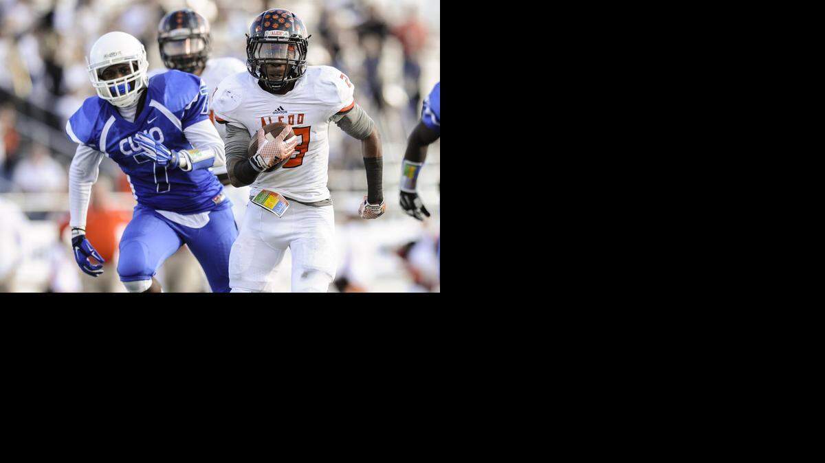 
Jess Anders and the Aledo Bearcats rolled past Tyler John Tyler runs for a first down after breaking away from Tyler High School linebacker Tony Johnson (7) during the 5A Division I semifinal high school football game at Hanby Stadium in Mesquite, Texas, Saturday, December 13, 2014. (Special to S-T/Michael Prengler)
