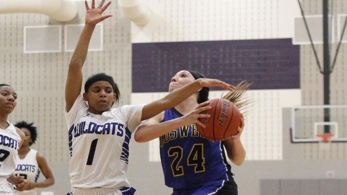Dunbar guard Te’Mya Harris (1) tries for the block on Boswell’s Shelby Jasso (24), Feb. 15, 2016.