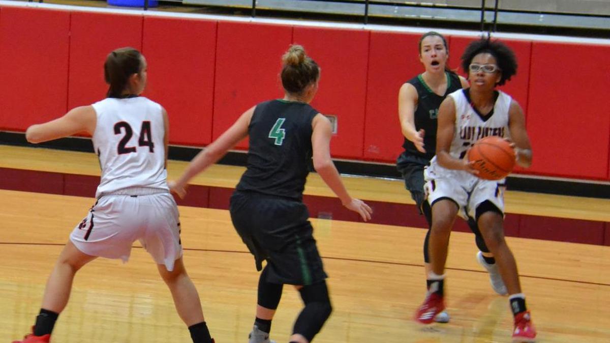 She’Ray Wilson looks to pass in recent action.
