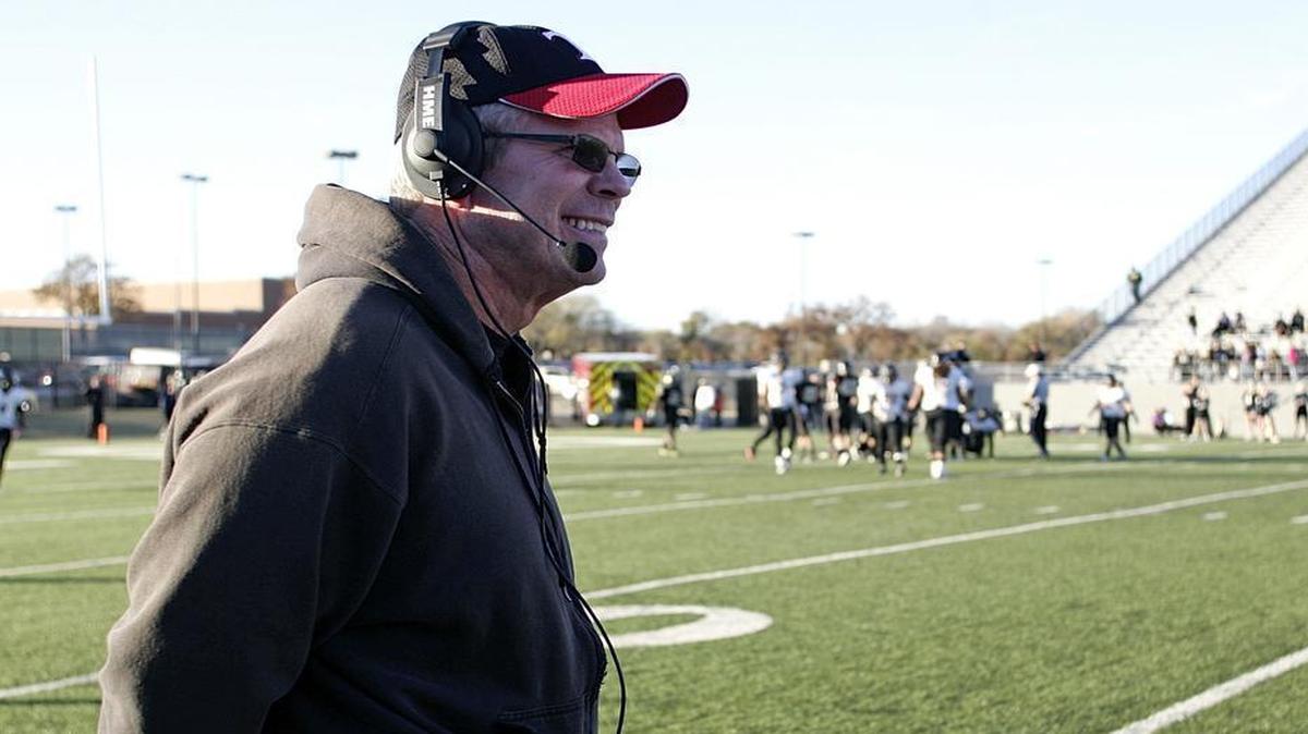 Longtime Euless Trinity coach Steve Lineweaver