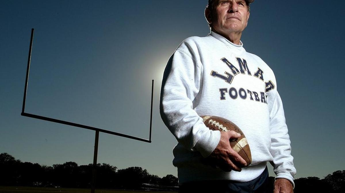 Eddy Peach, the football coach at Arlington Lamar for 39 years, died Friday at age 76. Peach amassed 309 career coaching victories.