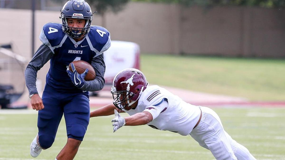 Arlington Heights quarterback Deontre Jones (4) in action against North Side at Farrington Field, Oct. 21, 2017.