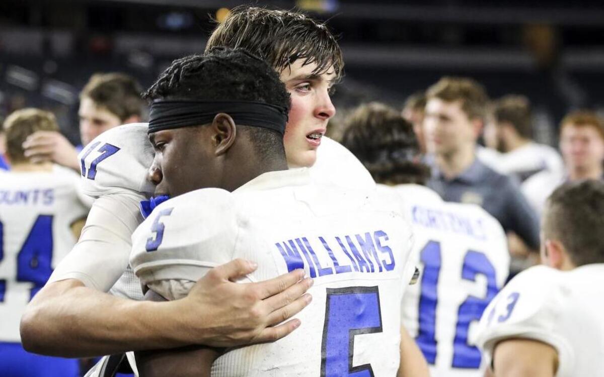 Saginaw Boswell running back Damon Williams (5) is consoled by quarterback Brayden Thomas (17) after the Pioneers lost to Aledo 42-14 at AT&T Stadium, Dec. 2, 2016.