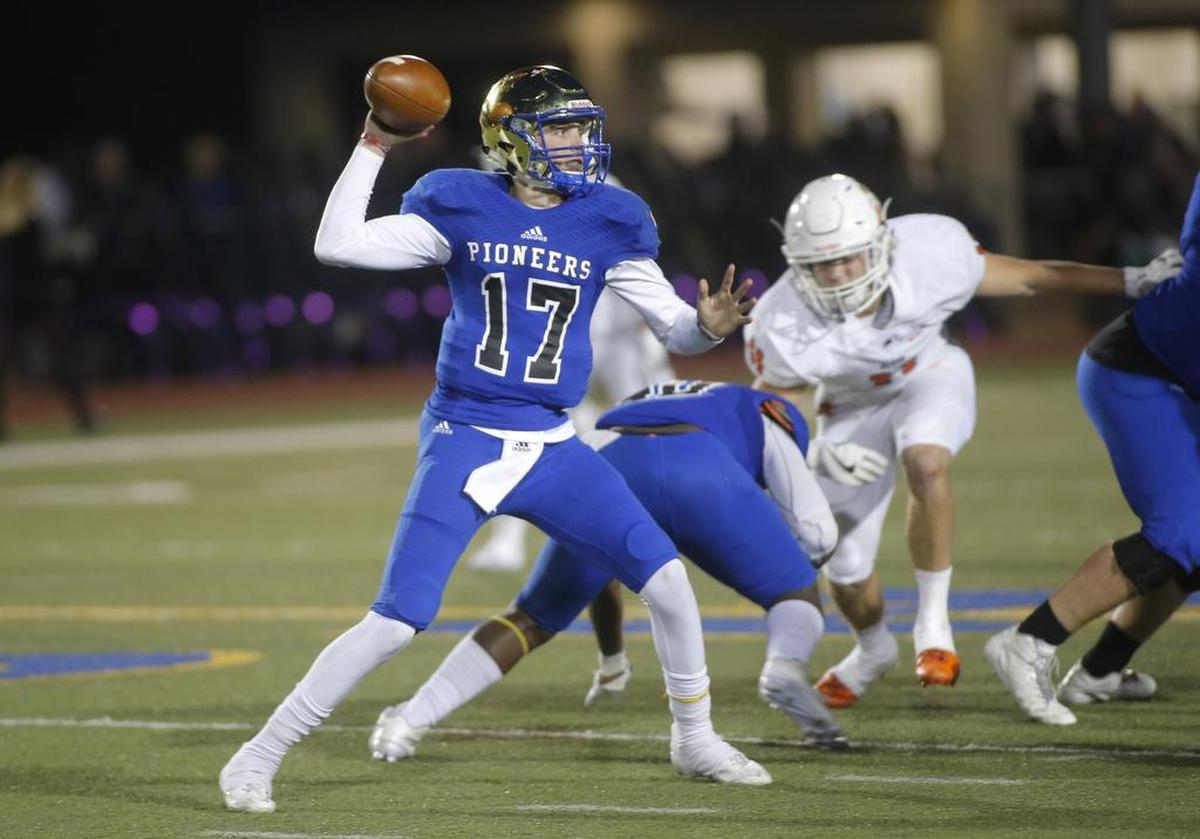 Saginaw Boswell quarterback Brayden Thomas in action against Aledo, Nov. 10, 2017.
