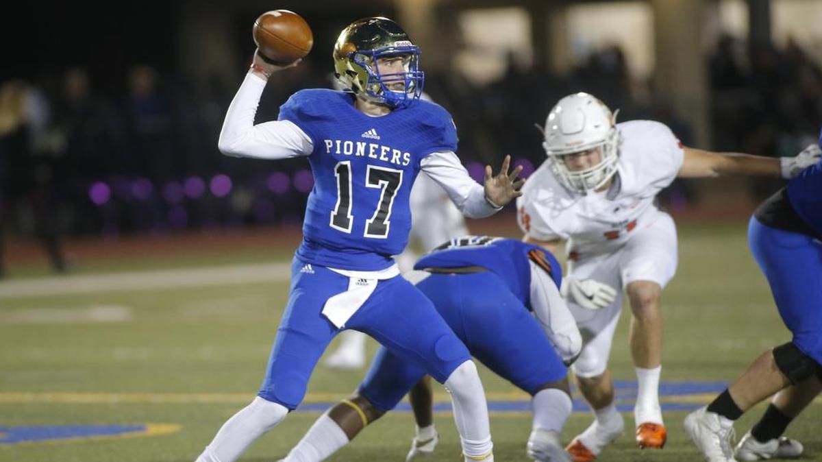Saginaw Boswell quarterback Brayden Thomas in action against Aledo, Nov. 10, 2017.