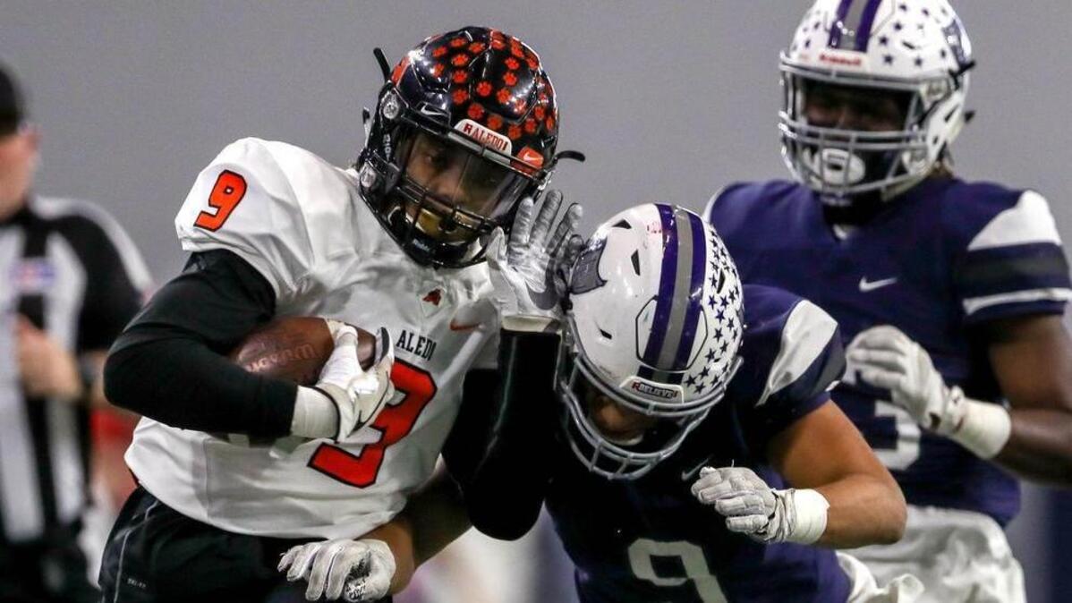 Richland linebacker Larry Nixon III (9) goes for the tackle on Aledo ball-carrier Jase McClellan as Dashaun White closes in.