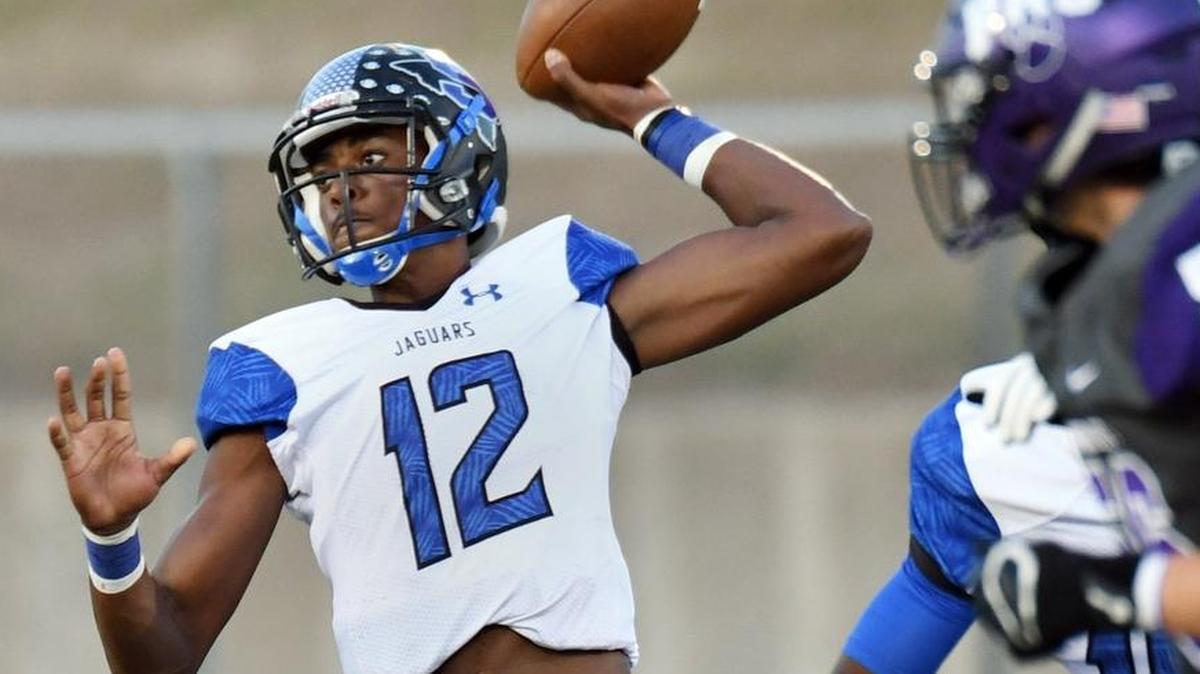 Mansfield Summit quarterback Brysen McKinney spots a receiver against the Paschal defense, Sept. 14, 2017.