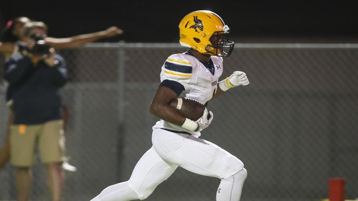 Lamar RB Kendall Burt runs the ball in for a touchdown against Mansfield HS in a high school football game at R.L. Anderson Stadium in Mansfield TX Friday, October 14, 2016.