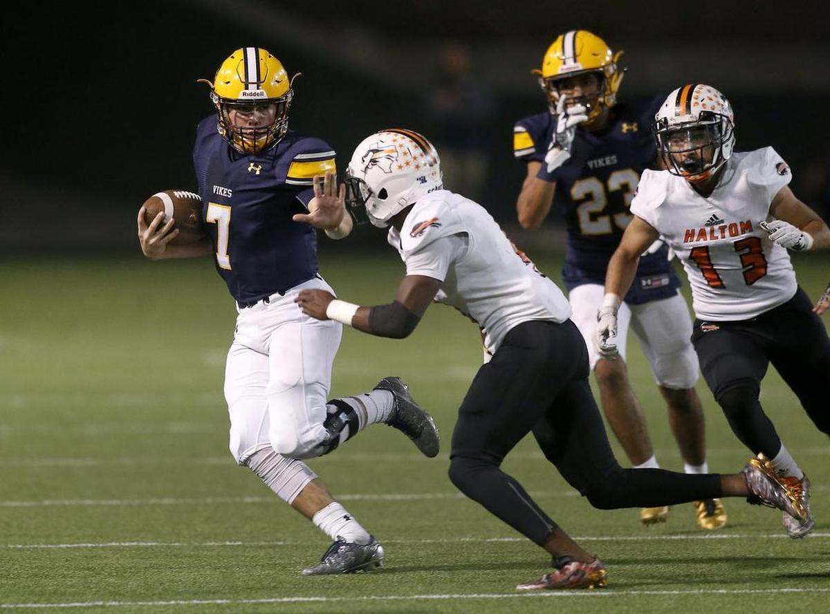 Arlington Lamar Vikings quarterback Jack Dawson (7) rushes against Haltom Buffalos safety Keyon Shannon (4) in the first half of a high school playoff football game at the Gopher-Warrior Bowl in Grand Prairie, Texas on Thursday Nov. 16, 2017.