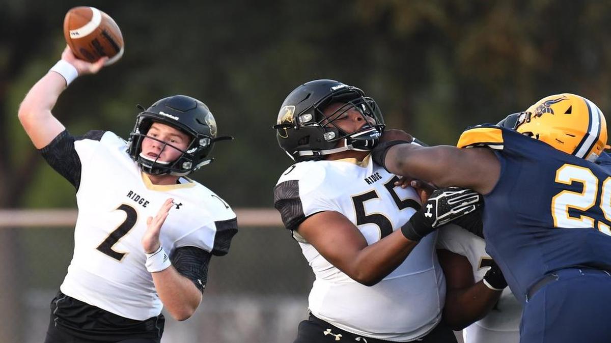 Fossil Ridge quarterback Cobe Craft, left, throws a touchdown pass to Stefan Cobbs to take a 6-0 lead over Lamar in the first quarter of Friday’s September 1, 2017 football game at Cravens Field in Arlington, Texas.