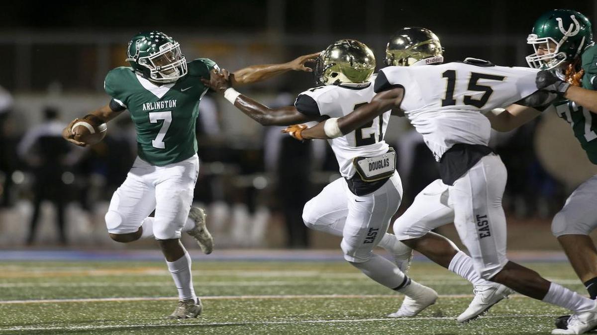 Arlington Colts quarterback D’montae Davis (7) gets around Plano East Panthers linebacker Chris Williams (21) during the first half of Friday’s high school game at UTA Maverick Stadium.