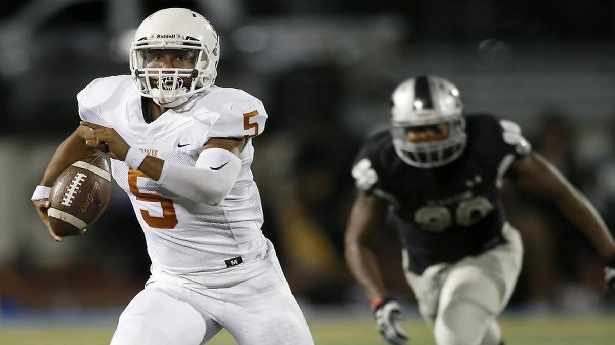 Donoven Davenport threw for 209 yards and two TDs and made enough running plays for Arlington Bowie.