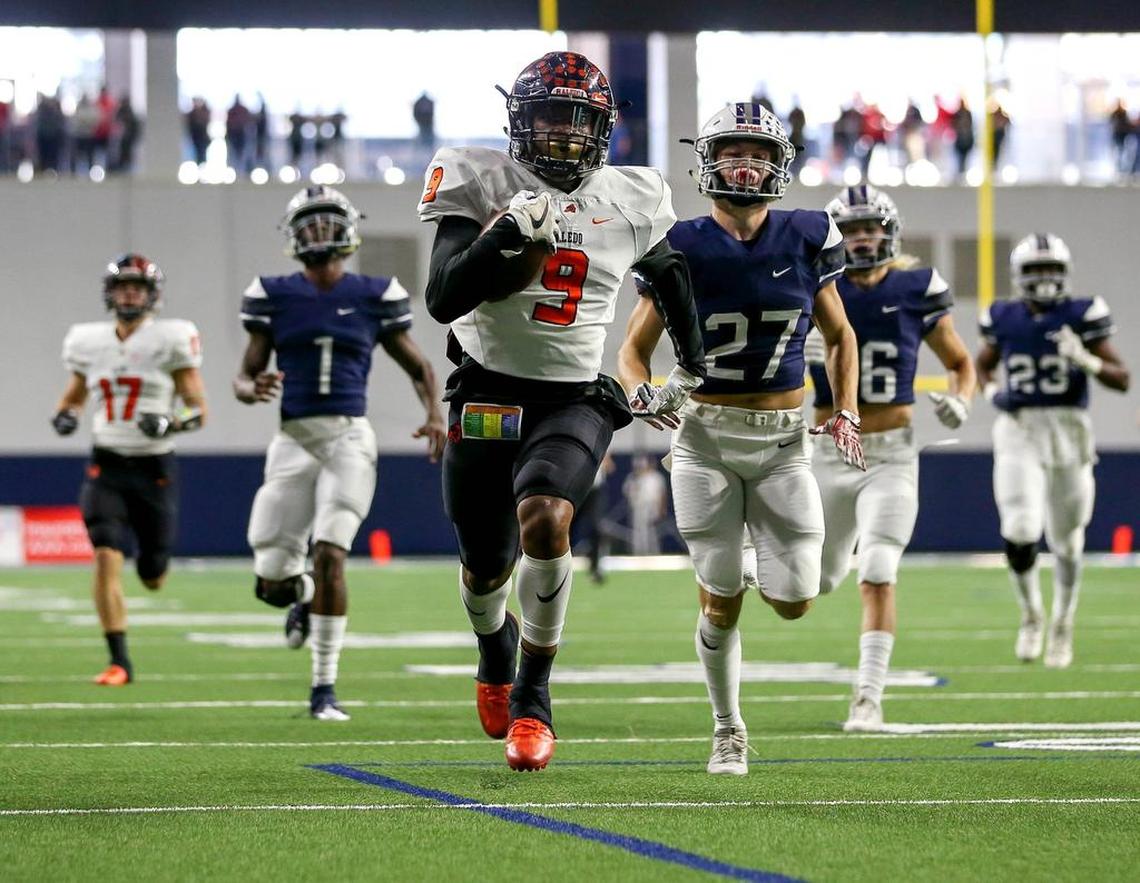 Aledo running back Jase McClellan (9) goes 69 yards for a touchdown against Richland during the first half, December 9, 2017 of the high school football 5A Division II state quarterfinal played at the Ford Center at The Star in Frisco.