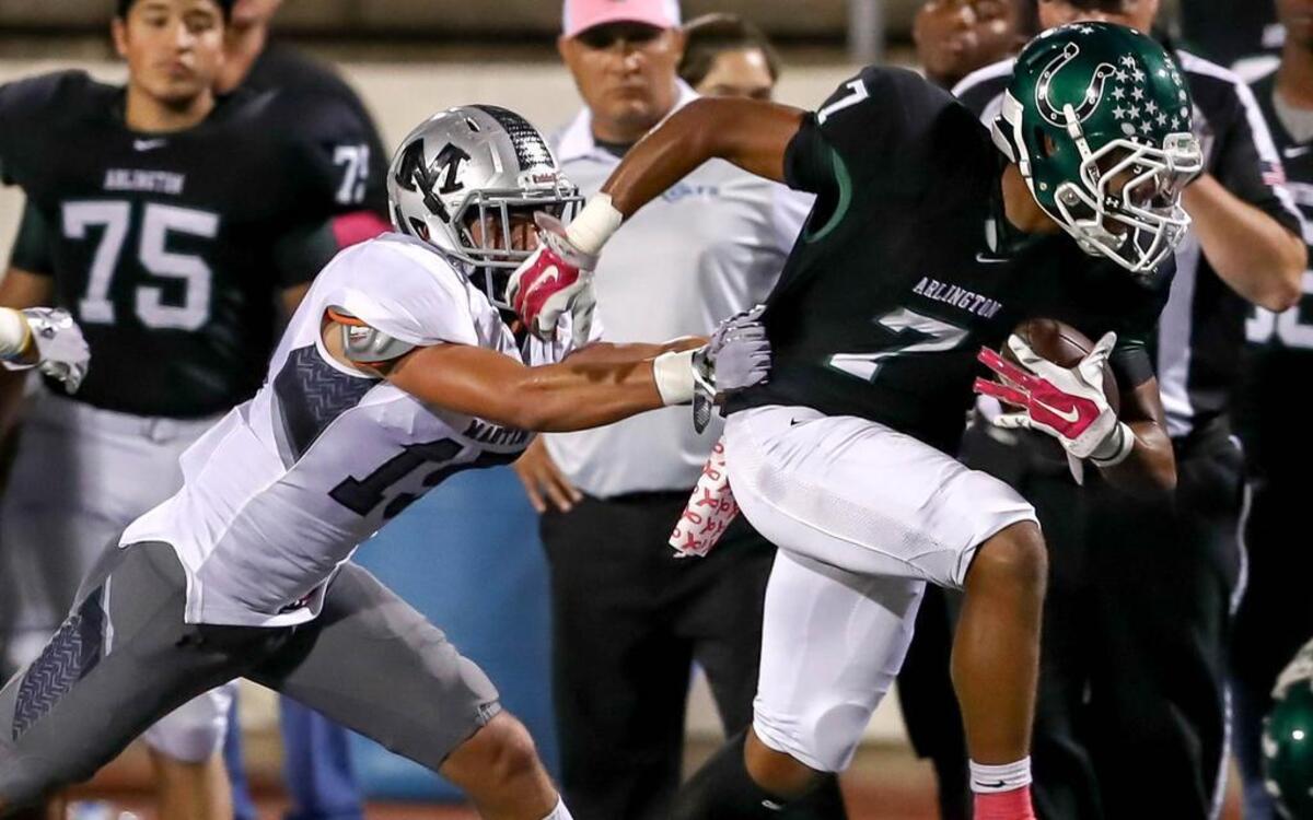 Arlington’s D'Montae Davis (7) in action last season vs. Martin.