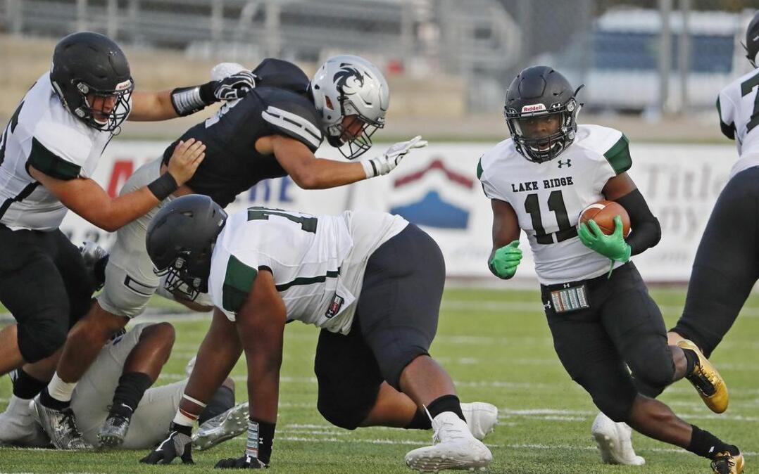 Lake Ridge RB Dewone Jackson (11) breaks away on a 78-yard touchdown run in the first quarter against Denton Guyer in the season opener.