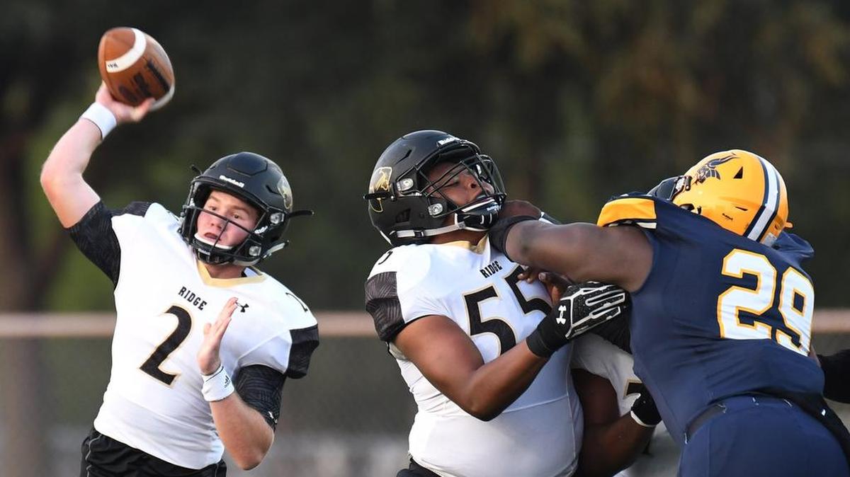 Fossil Ridge quarterback Cobe Craft threw three touchdowns in the first half against Central.