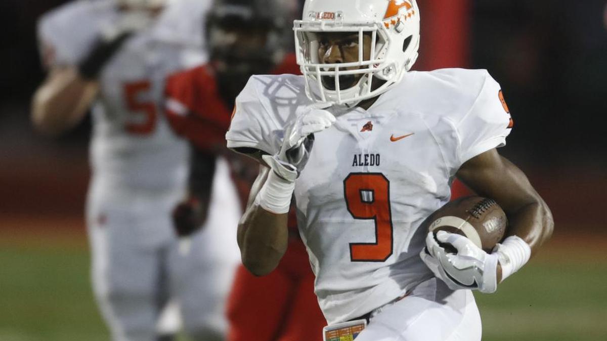 Aledo running back Jase McClellan (9) takes off up field during a high school football game between Aledo and Colleyville Heritage at Mustang-Panther Stadium in Grapevine, Aug. 26, 2016. Aledo led 21-17 at the half.