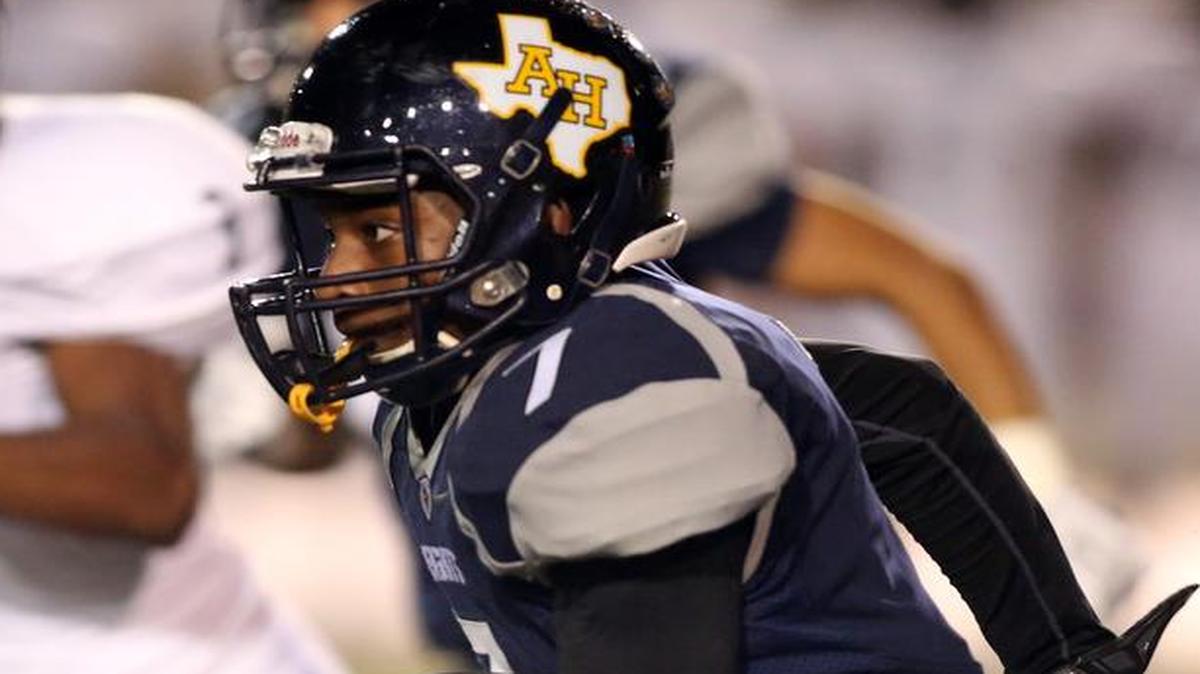 Arlington Heights defensive back James Thompson (7) against South Hills.