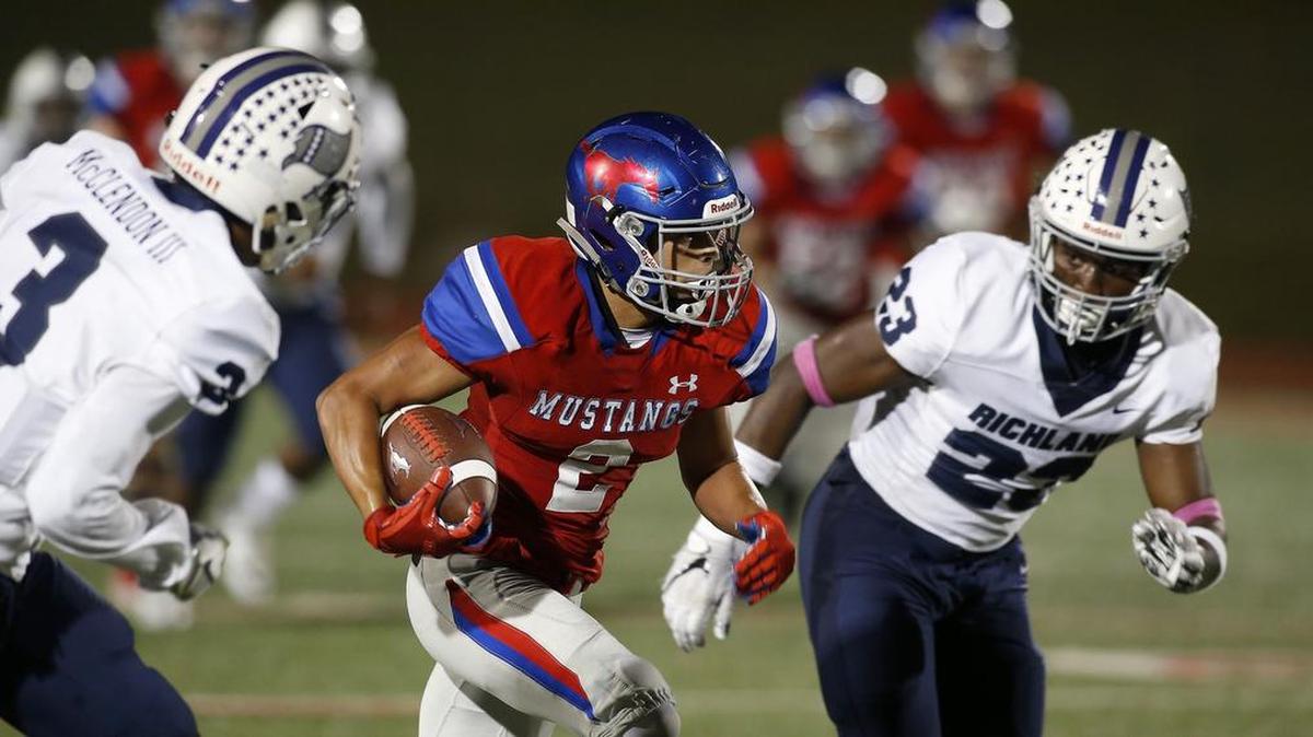 Grapevine Mustangs wide receiver Jordan Brooks-Wess (2) against Richland during a game in 2017. 