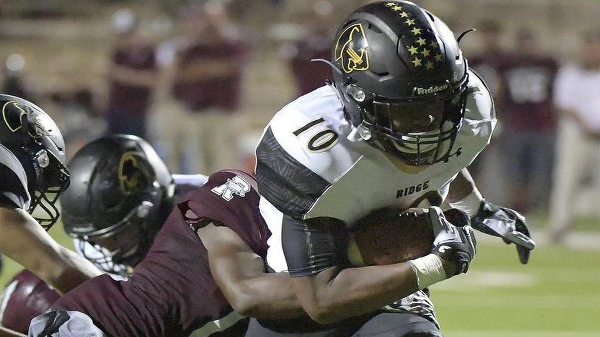 Fossil Ridge Panthers running back Colione Evans (10) breaks free for a second-quarter touchdown.