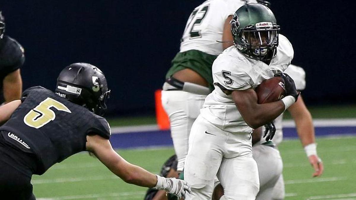 Kennedale running back Jaden Knowles (5) evades Kaufman linebacker Michael Glick (5) for a 75-yard touchdown run.