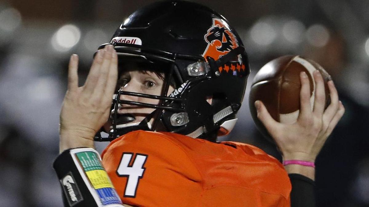 In Week 8, Aledo quarterback Jake Bishop spots a receiver against Haslet Eaton, Oct. 20, 2017.