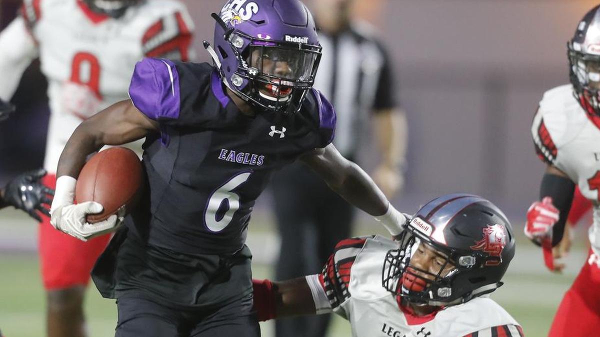 Crowley running back Rodrick Williams (6) breaks up the middle for yardage as Mansfield Legacy played Crowley in high school football at Eagle Stadium in Crowley Friday September 08, 2017. Crowley led 7-3 at the half.