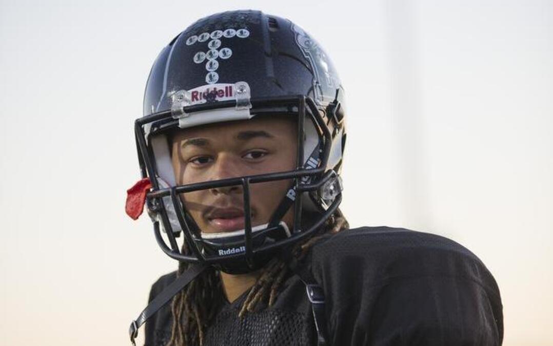 Jett Duffey, Lake Ridge High School quarterback, Wednesday, December 16, 2015.