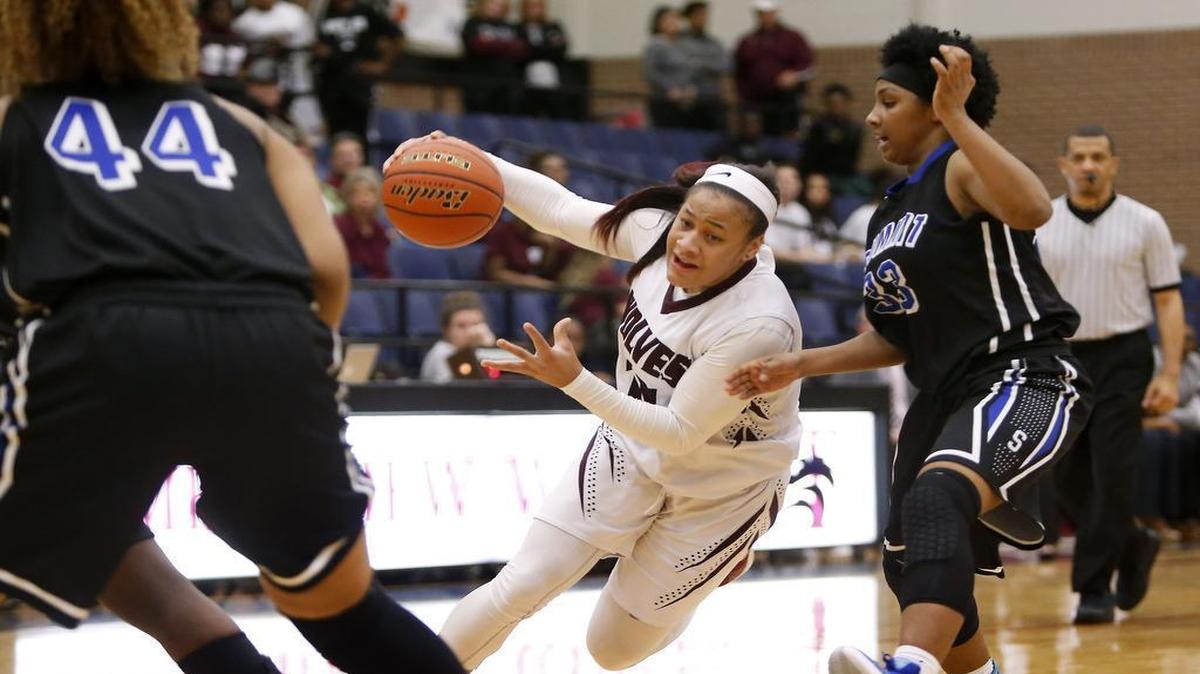 Junior guard Chennedy Carter leads Mansfield Timberview with 18.3 points per game.