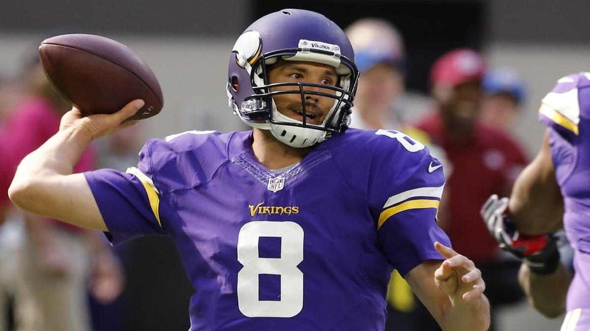 Vikings quarterback Sam Bradford leads Minnesota into an NFC North Division showdown at the Chicago Bears at 7:15 p.m. Monday on ESPN.