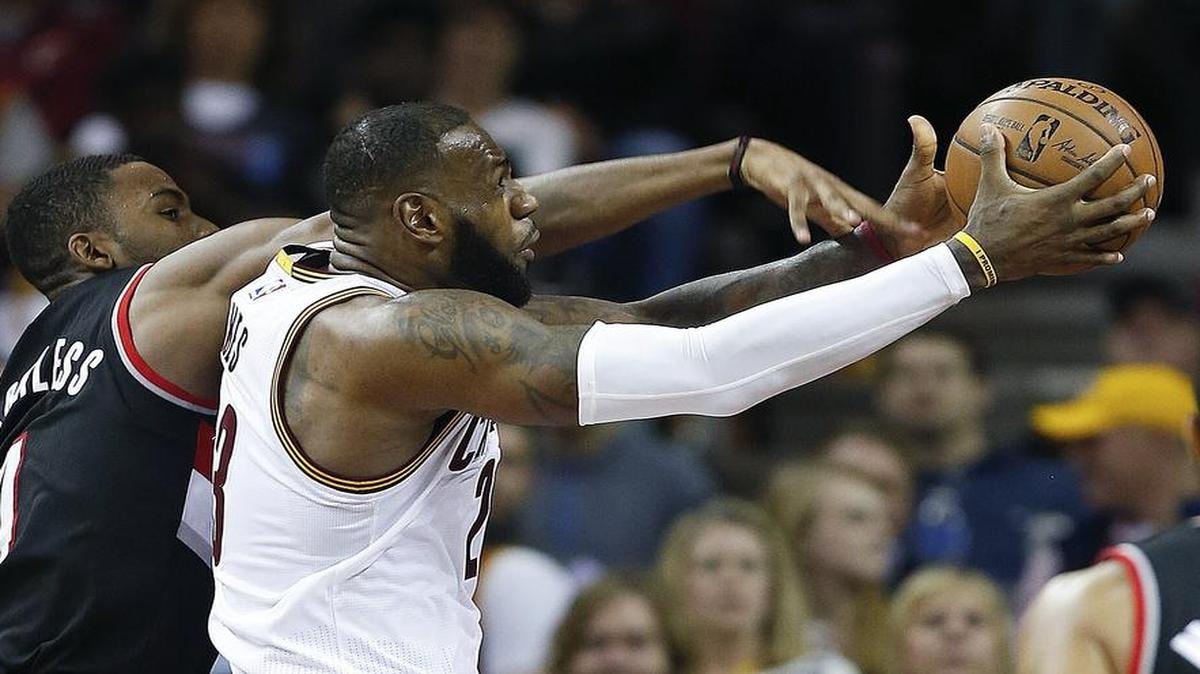 Cleveland Cavaliers' LeBron James and the Cleveland Cavaliers host the Dallas Mavericks at 6:30 p.m. Friday on FSSW. Above, James shoots against the Portland Trail Blazers' Maurice Harkless during the second half of an NBA basketball game Wednesday, Nov. 23, 2016, in Cleveland. The Cavaliers won 137-125.