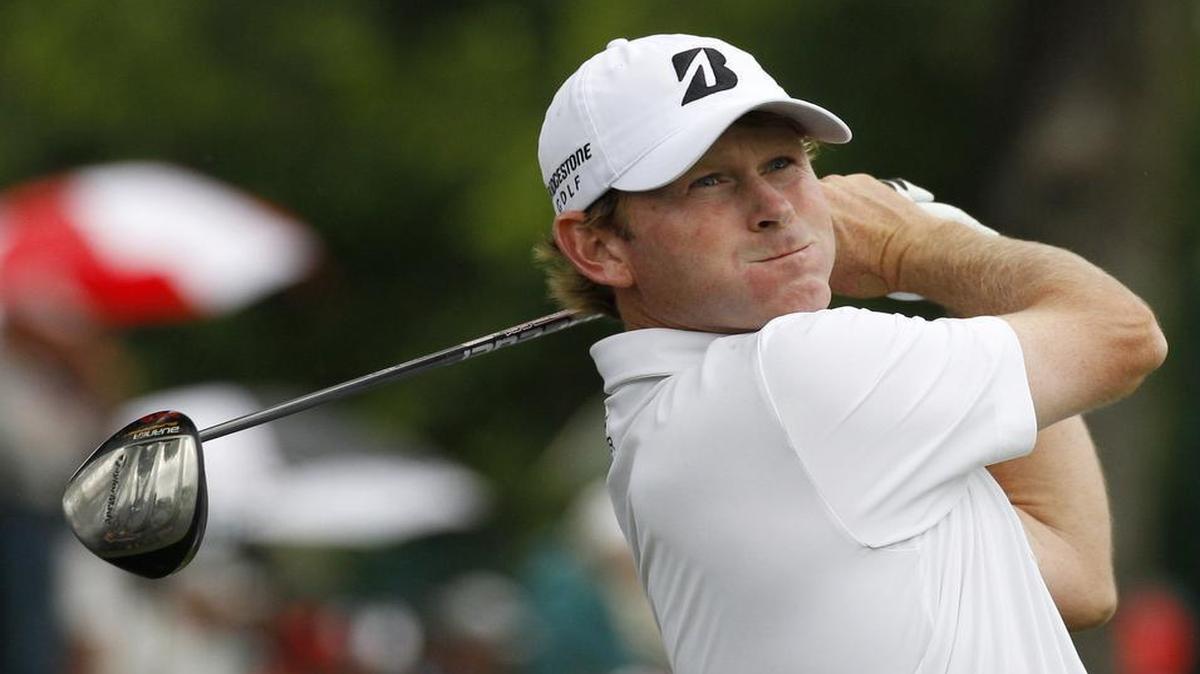
Brandt Snedeker, teeing off on the third hole at the Crowne Plaza Invitational at Colonial on Sunday, led by two strokes at one point. He settled for a tie for second after missing a 12-foot putt on the 18th hole. 

