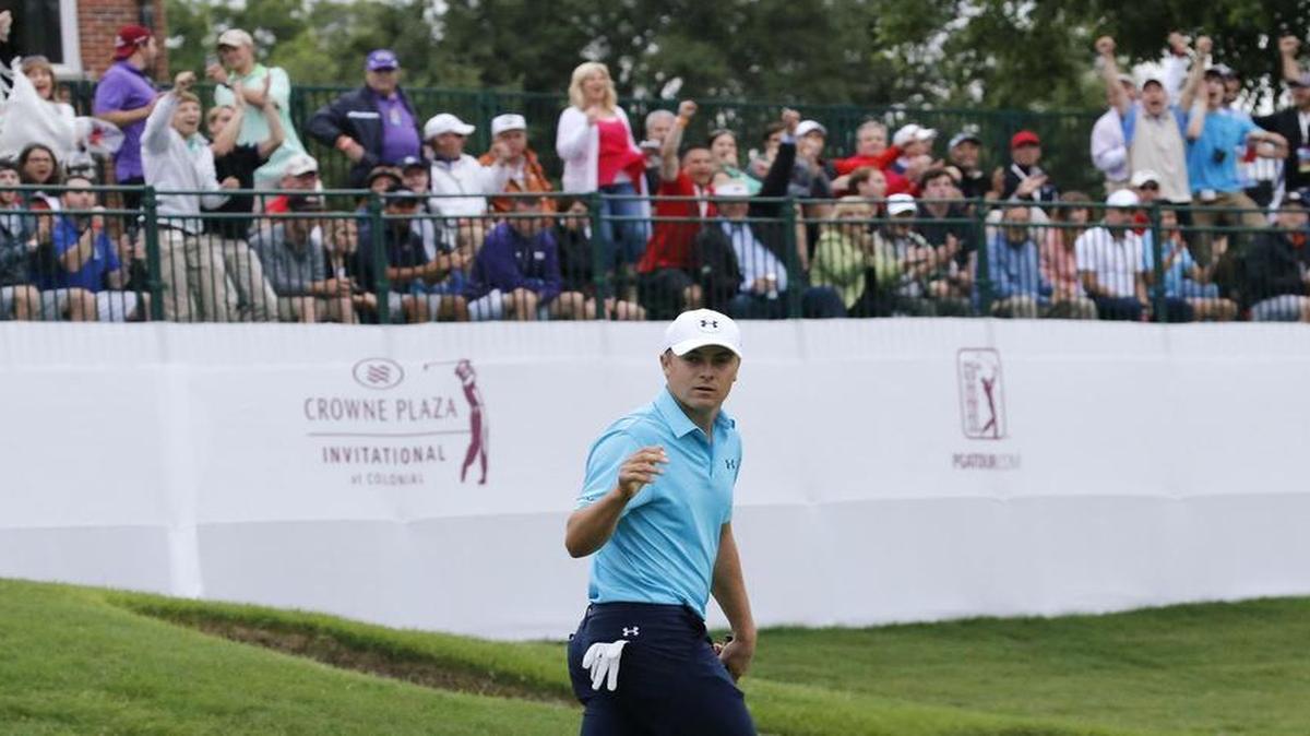 
The overflowing crowds were in awe of rising star Jordan Spieth, 21, on Thursday at the Colonial.


