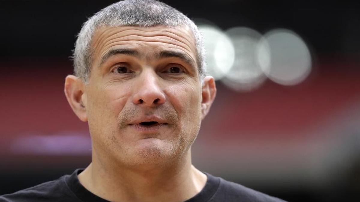 South Carolina coach Frank Martin has attracted a national following as he leads the Gamecocks against the Gonzaga Bulldogs at 5 p.m. Saturday in the NCAA semifinals on CBS (KTVT/Channel 11).