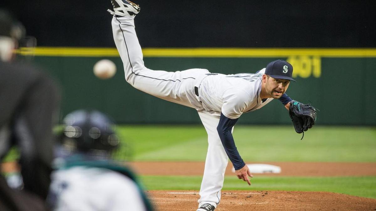 Mariners starter Nathan Karns, who graduated from Arlington Martin High School, held the Astros scoreless on two hits over seven innings Tuesday.