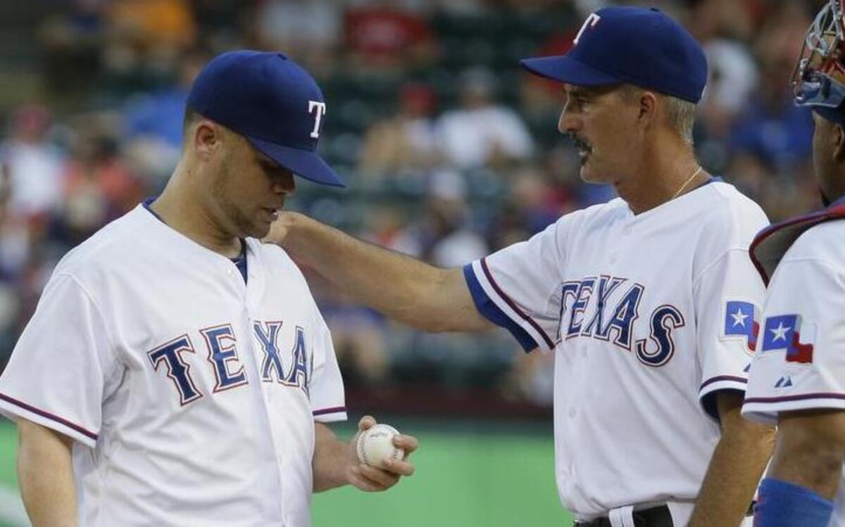 
Rangers pitching coach Mike Maddux tries to get starter Wandy Rodriguez on track in the first inning.
