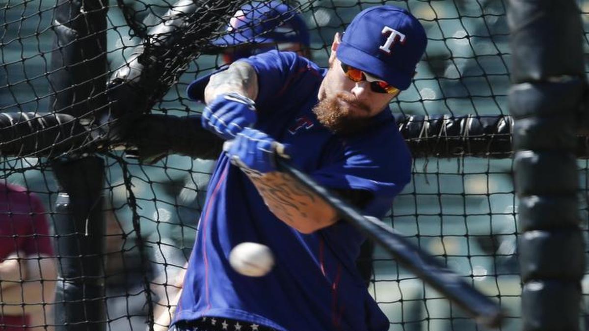 Rangers outfielder Josh Hamilton had surgery to clean up his left knee a couple weeks ago. It’s the same knee he had surgery on September 11.
