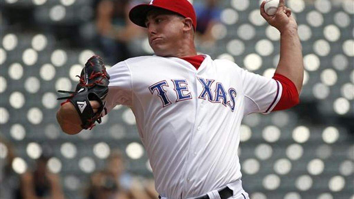 
Derek Holland was sharp in his return, holding the Mariners to two runs on six hits in 6
1/3
 innings.
