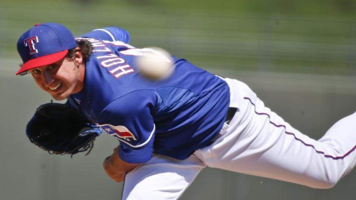 
Rangers starting pitcher Derek Holland, making his first appearance in a spring training game after shoulder soreness, held the Mariners scoreless in three innings Friday in Surprise, Ariz.

