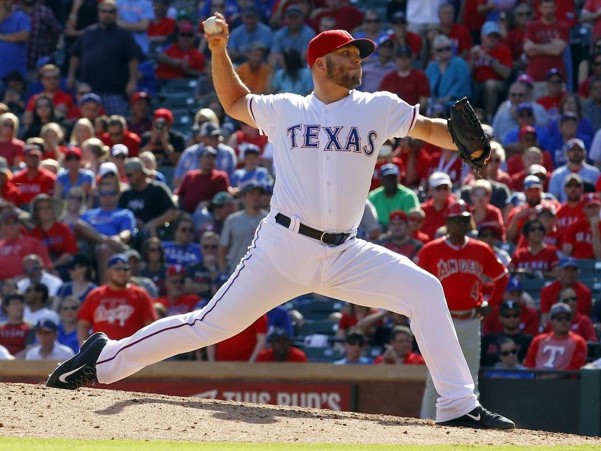 Texas Rangers relief pitcher Shawn Tolleson recorded 35 saves. 