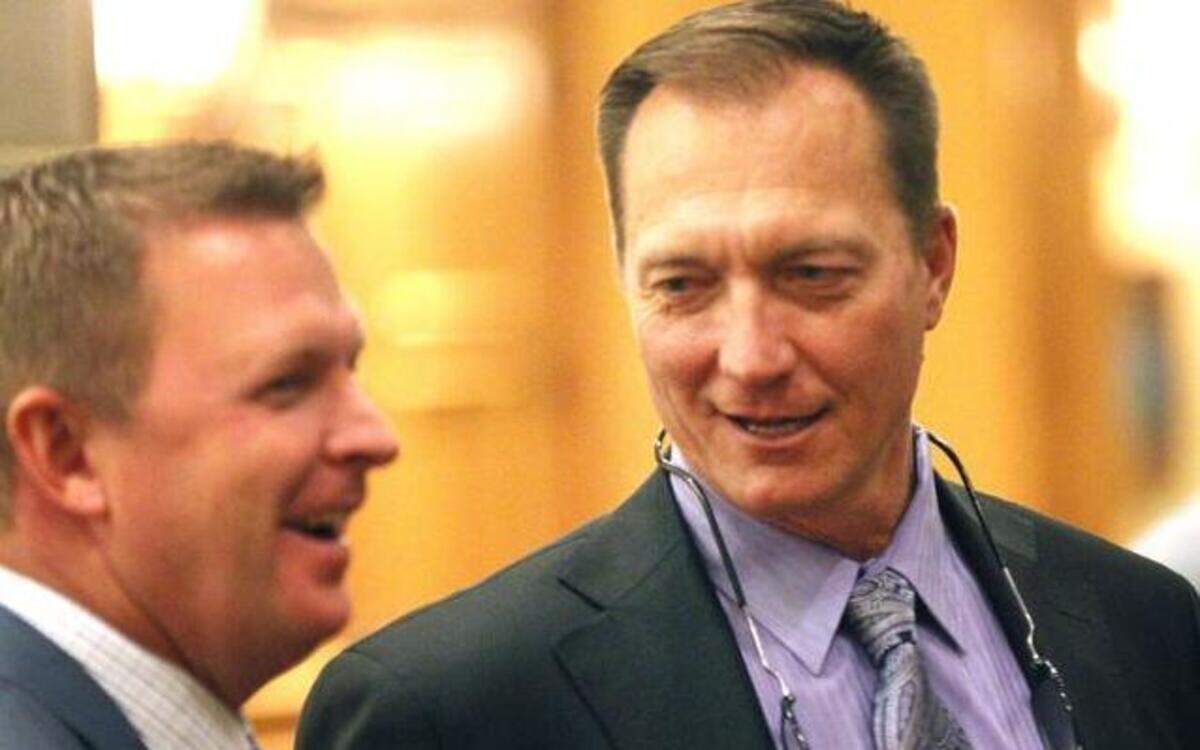 
TCU  baseball coach Jim Schlossnagle, left,) and new Texas Rangers manager Jeff Banister  talk during a fundraiser for TCU baseball at the Omni Hotel on Friday.
