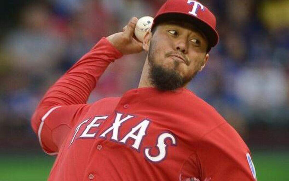 
Texas Rangers starting pitcher Yovani Gallardo allowed two runs in 5 
2/3
 innings in his home debut in Arlington. 
