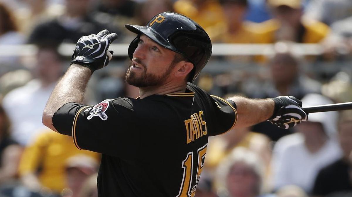 First baseman Ike Davis has signed a minor league deal with the Rangers, according to reports Sunday night. In 2014, Davis played 131 games for the Pirates where Rangers manager Jeff Banister was a coach.