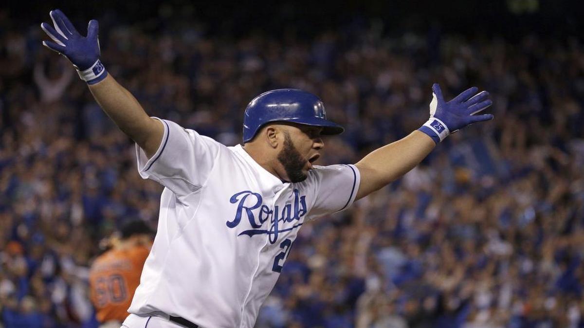 
Kendrys Morales’ three-run homer put Game 5 out of reach in the Royals’ 7-2 victory over the Astros.
