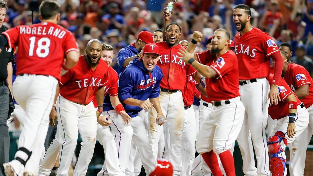 Rangers slugger Mitch Moreland is greeted at home plate after his walk-off homer in the ninth inning Saturday.